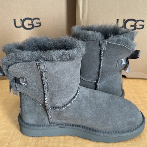 Ugg Women’s Classic Mini Bailey Bow Boot - Picture 3 of 5